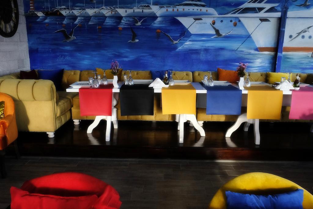 Alp Otel Restaurant Küçükkuyu Exteriér fotografie