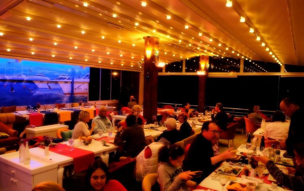 Alp Otel Restaurant Küçükkuyu Exteriér fotografie