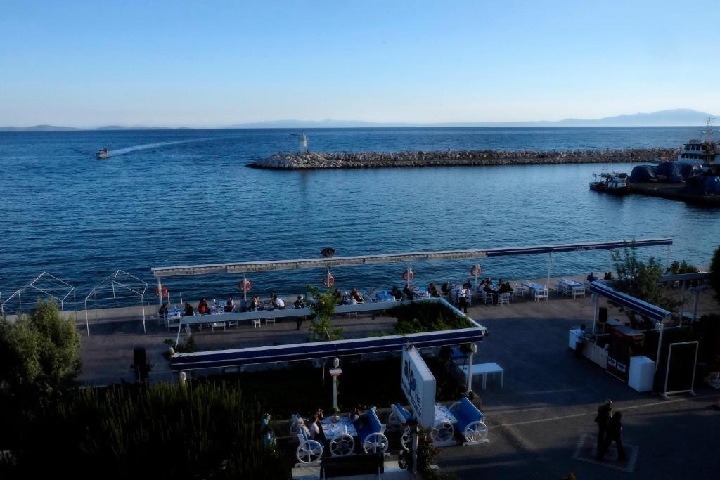 Alp Otel Restaurant Küçükkuyu Exteriér fotografie