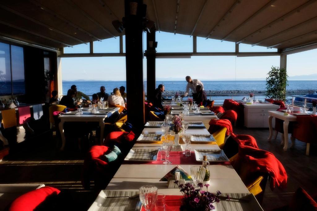 Alp Otel Restaurant Küçükkuyu Exteriér fotografie